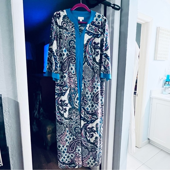 Joan Rivers Intimates & Sleepwear Joan Rivers Maxi Overcoat Gown Paisley Print With